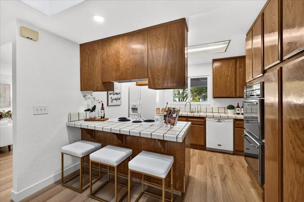 1055 Summerwood Court San Jose, CA 95132