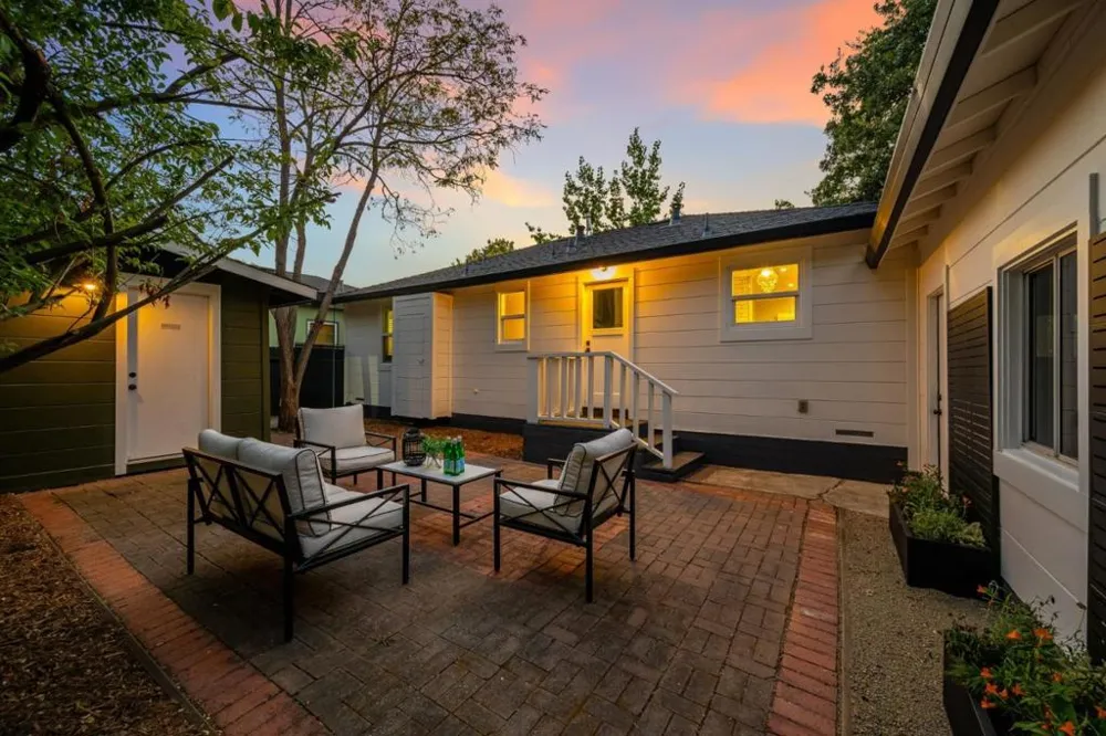 615 Madison Avenue Redwood City, CA 94061