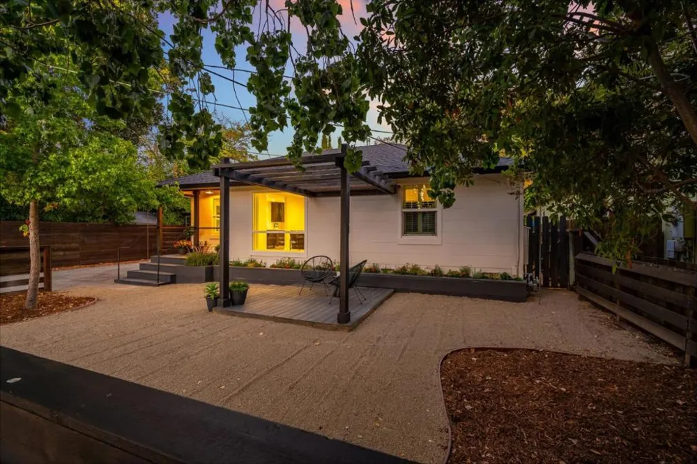 615 Madison Avenue Redwood City, CA 94061