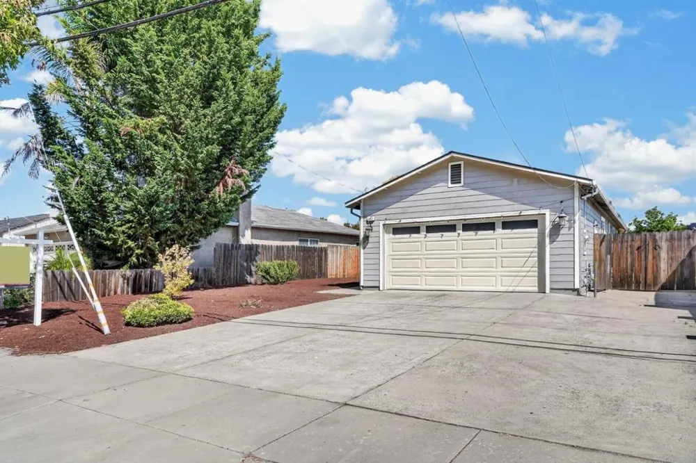 6952 Graham Avenue Newark, CA 94560
