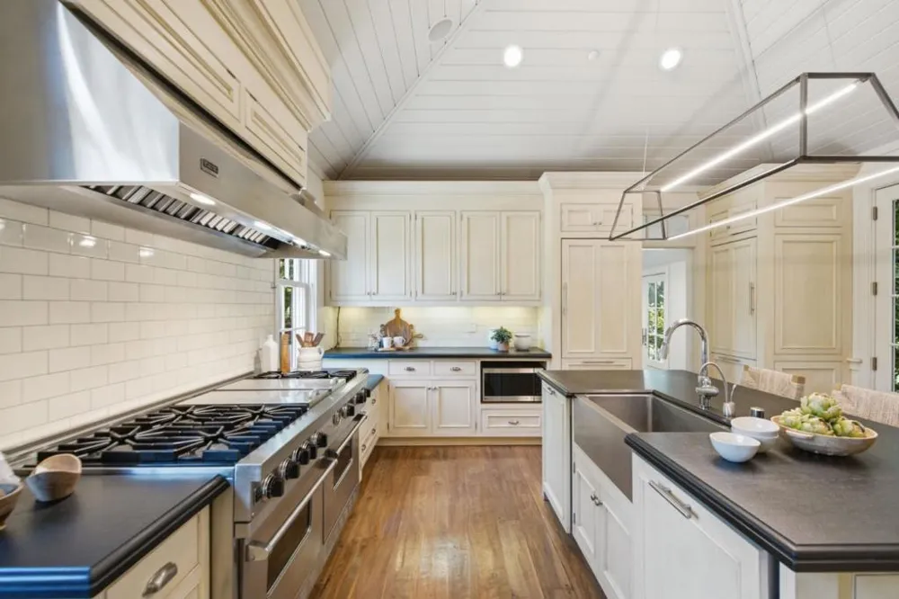 901 Hillsborough Boulevard Hillsborough, CA 94010