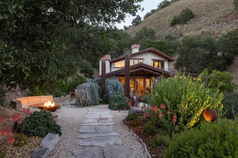407 El Caminito Road