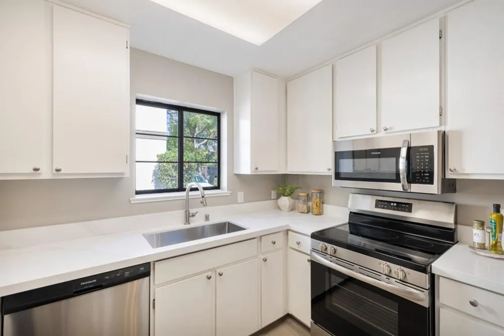 101 E Middlefield Road #5 Mountain View, CA 94043