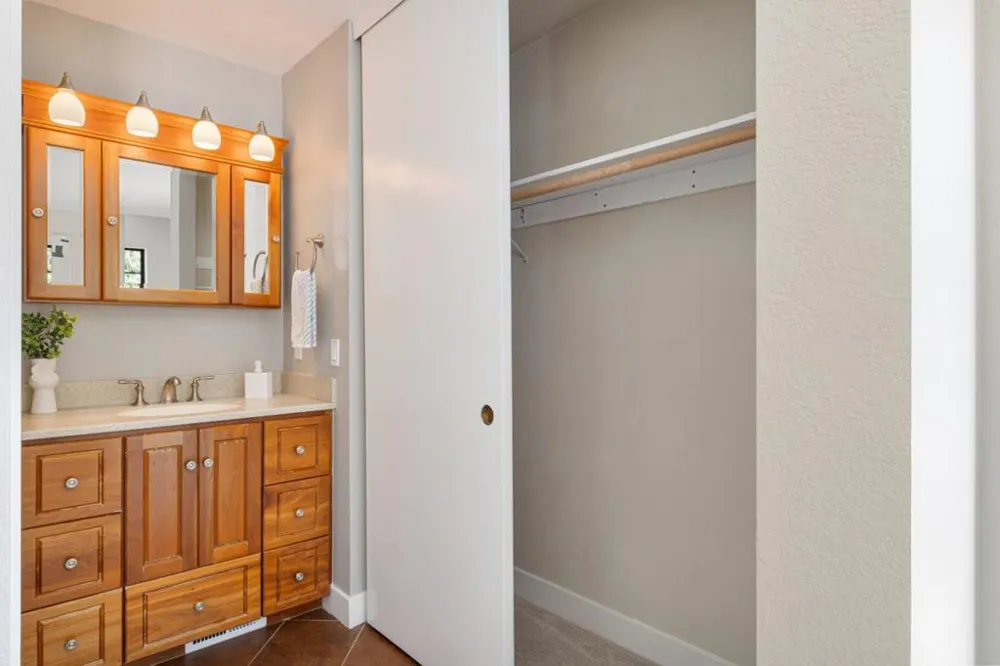 101 E Middlefield Road #5 Mountain View, CA 94043