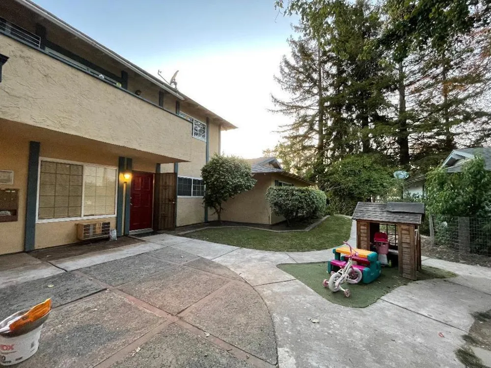 1960 Southwest Expressway San Jose, CA 95126