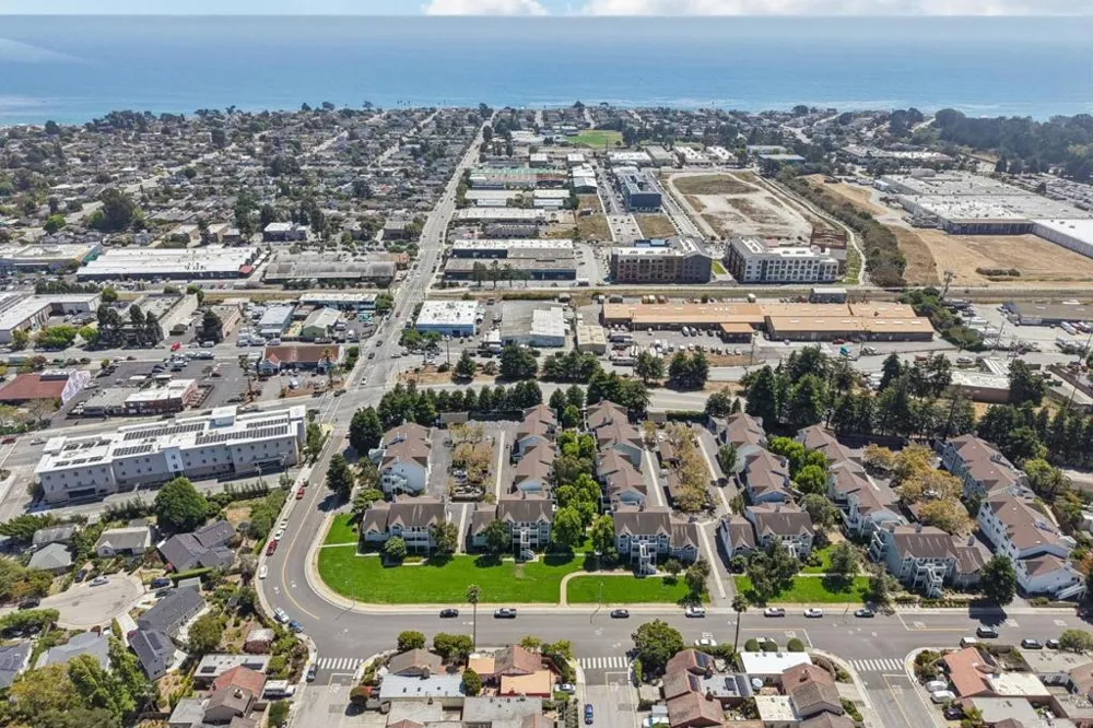 41 Grandview Street #907 Santa Cruz, CA 95060