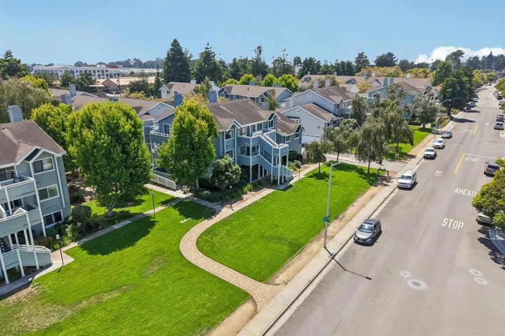 41 Grandview Street #907 Santa Cruz, CA 95060