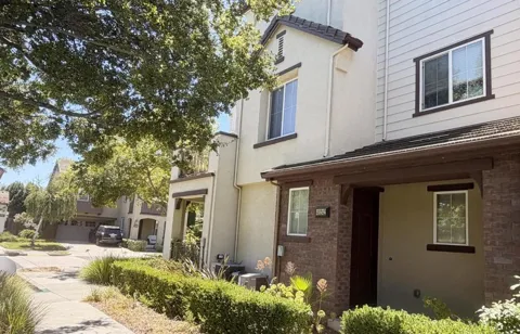 40242 Legend Rose Terrace