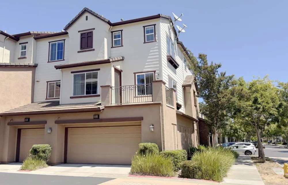 40242 Legend Rose Terrace Fremont, CA 94538
