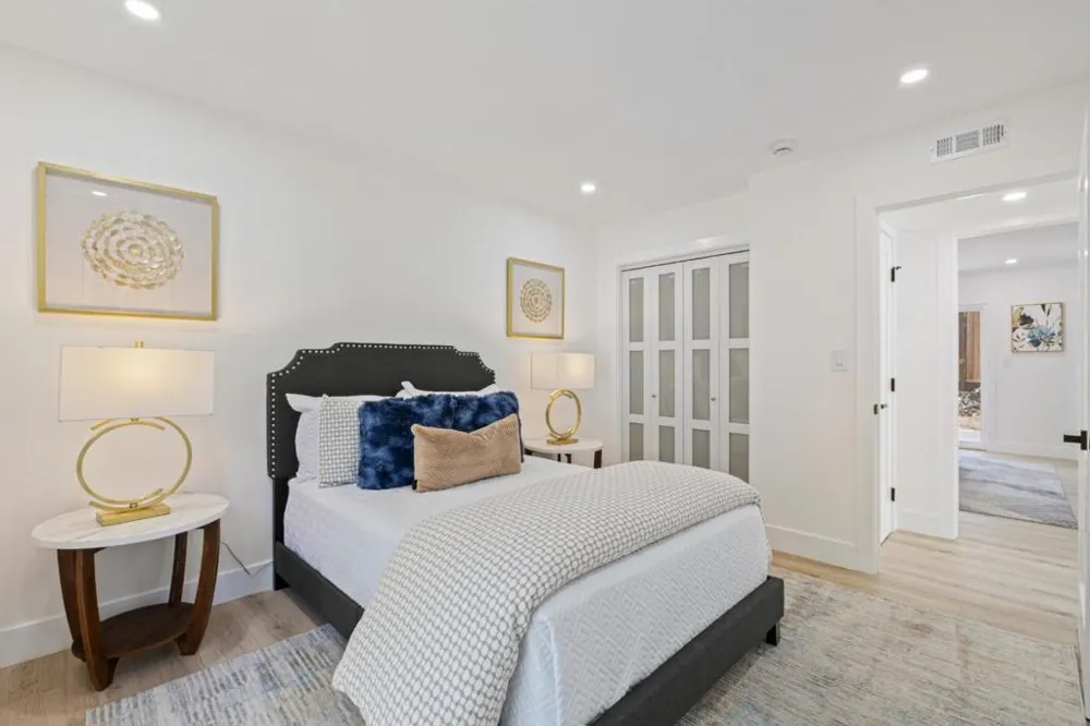 1022 E Evelyn Avenue Sunnyvale, CA 94086