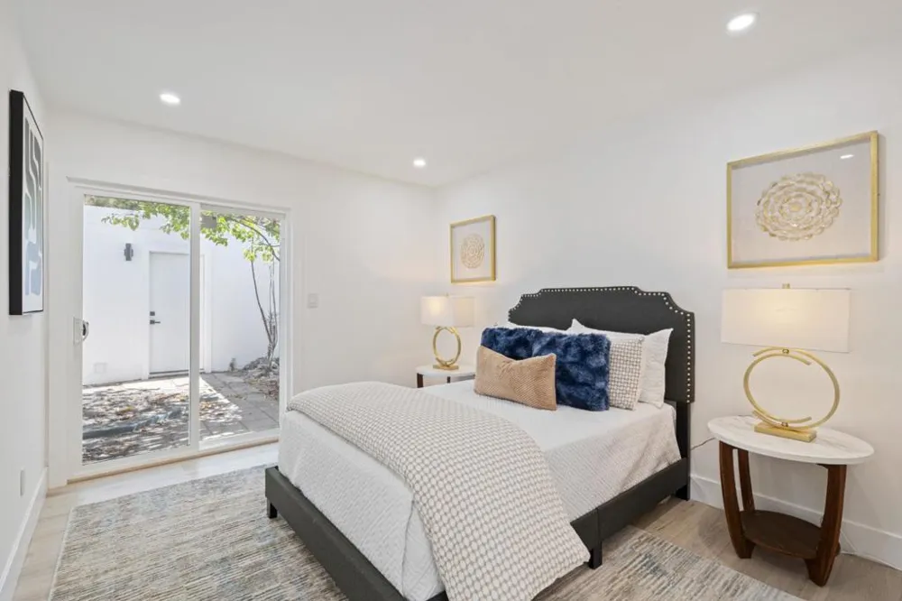 1022 E Evelyn Avenue Sunnyvale, CA 94086