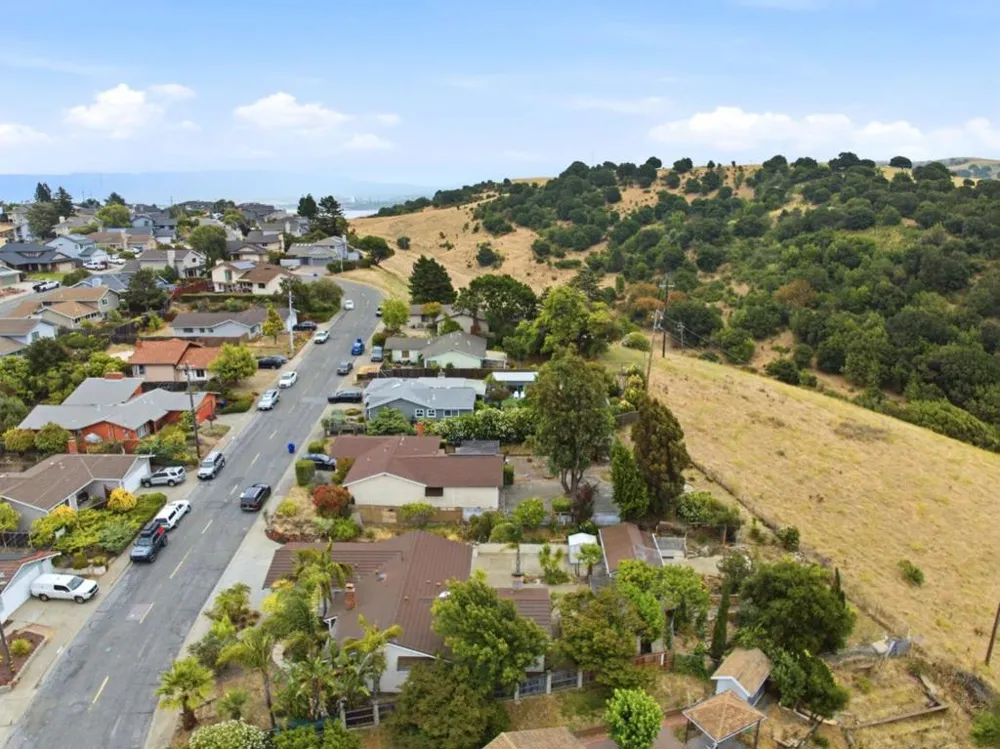 92 Welle Road Crockett, CA 94525
