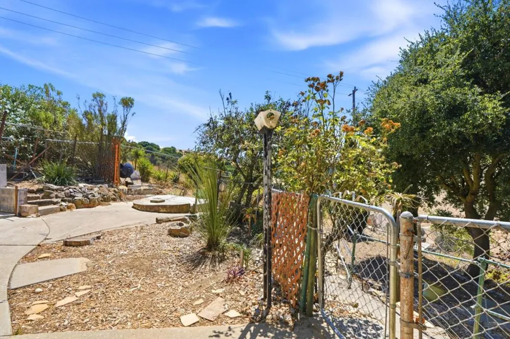 92 Welle Road Crockett, CA 94525