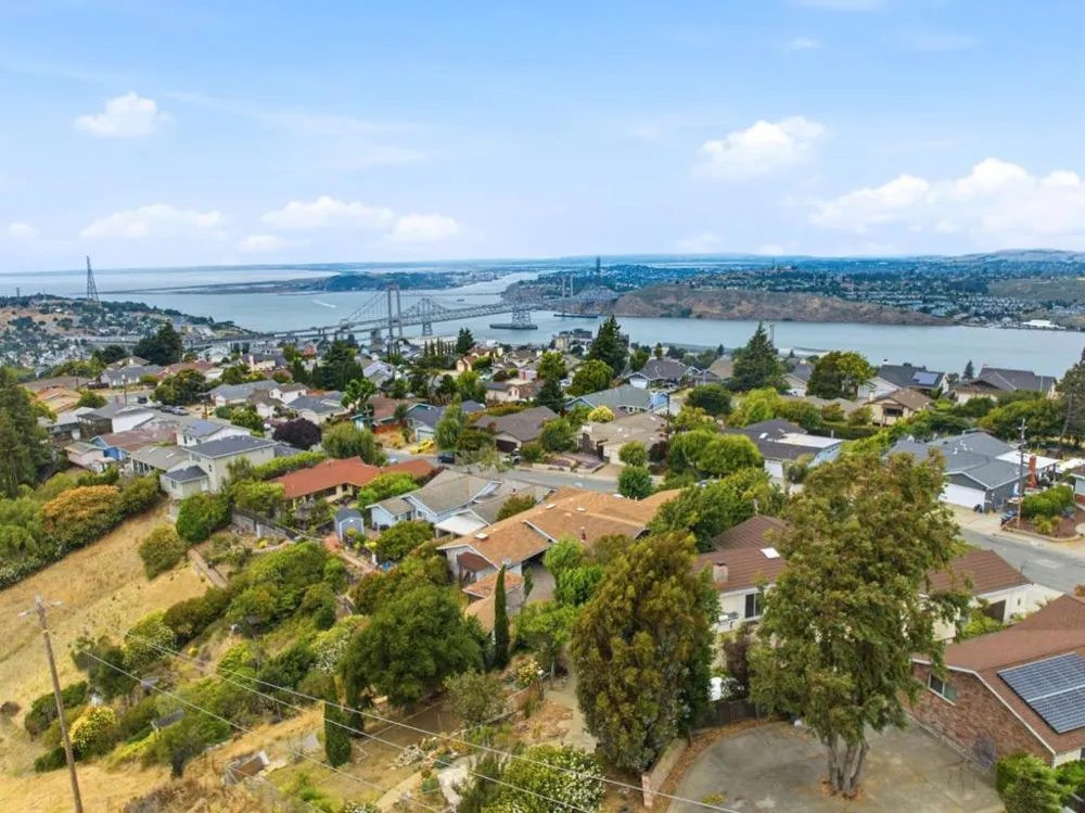 92 Welle Road Crockett, CA 94525