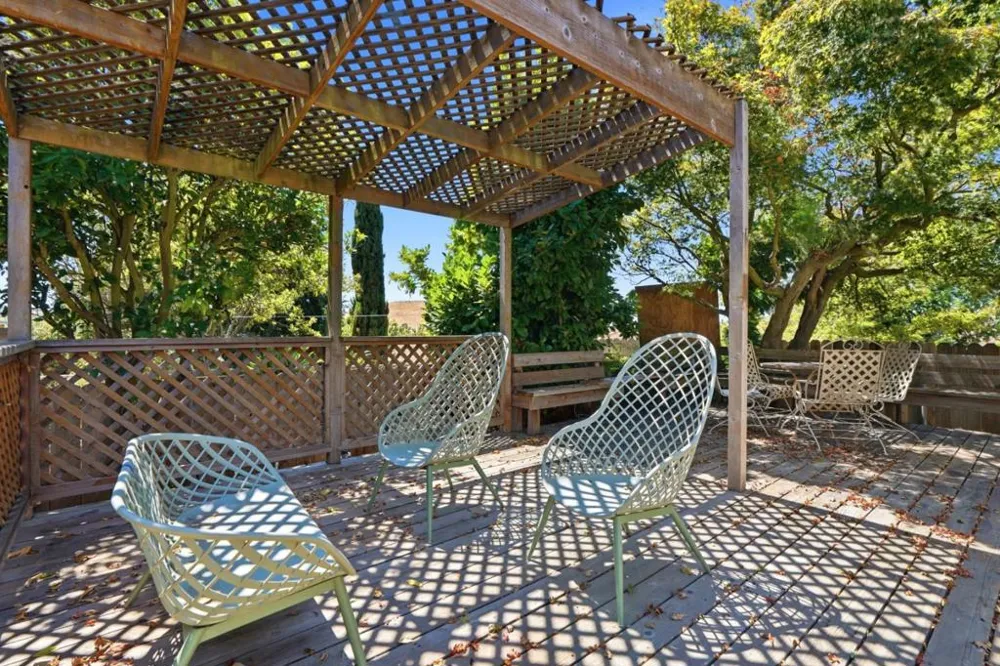 92 Welle Road Crockett, CA 94525