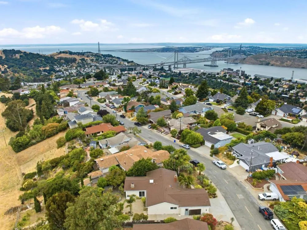 92 Welle Road Crockett, CA 94525
