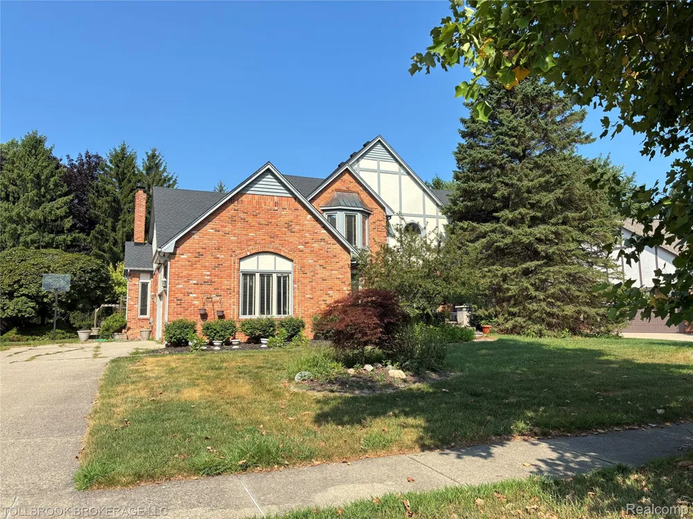 6187 Country Ridge Drive Troy City, MI 48098