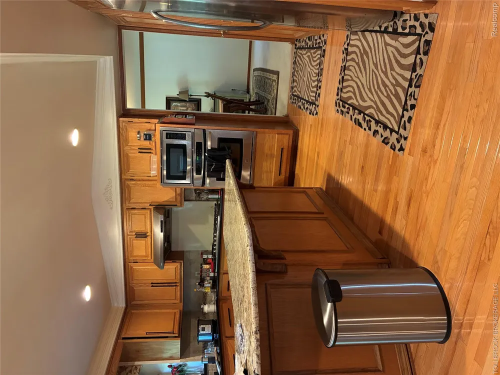 6187 Country Ridge Drive Troy City, MI 48098