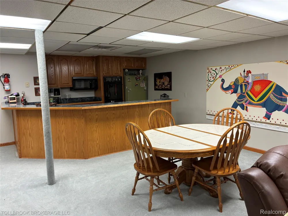 6187 Country Ridge Drive Troy City, MI 48098