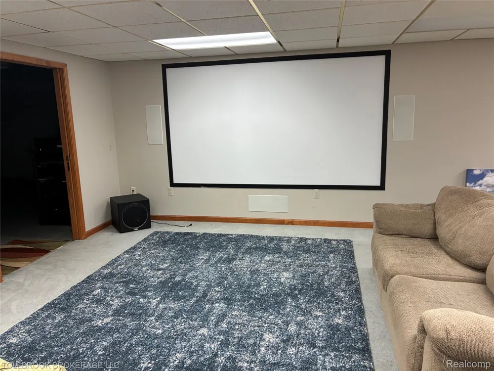 6187 Country Ridge Drive Troy City, MI 48098