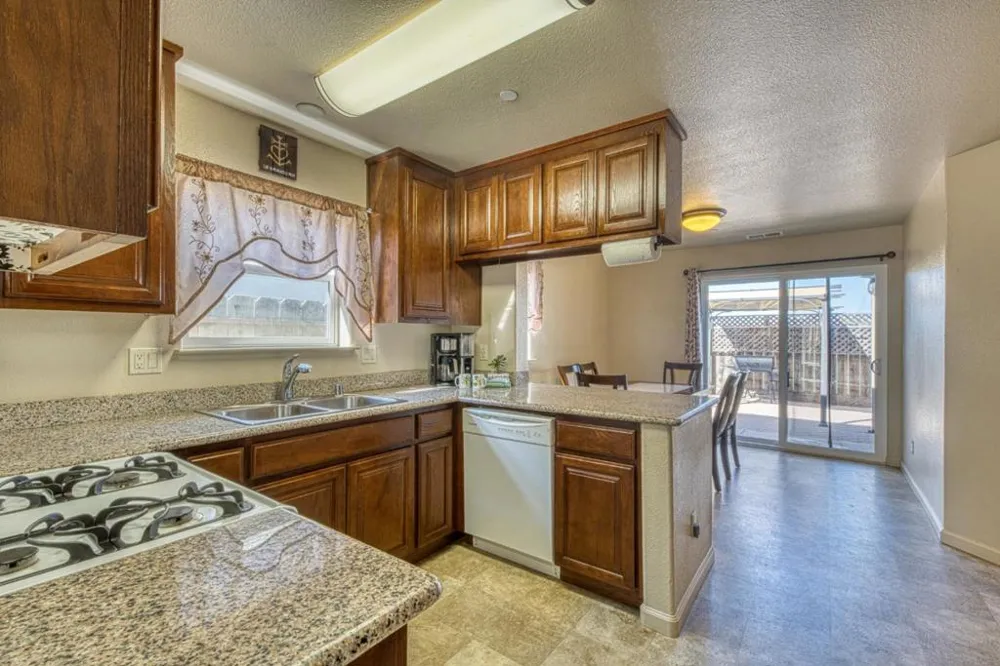 418 Cardona Circle Greenfield, CA 93927