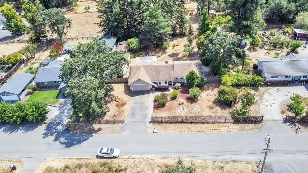 533 Hart Lane Sebastopol, CA 95472