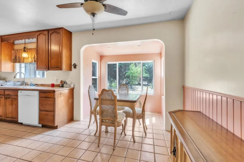 533 Hart Lane Sebastopol, CA 95472