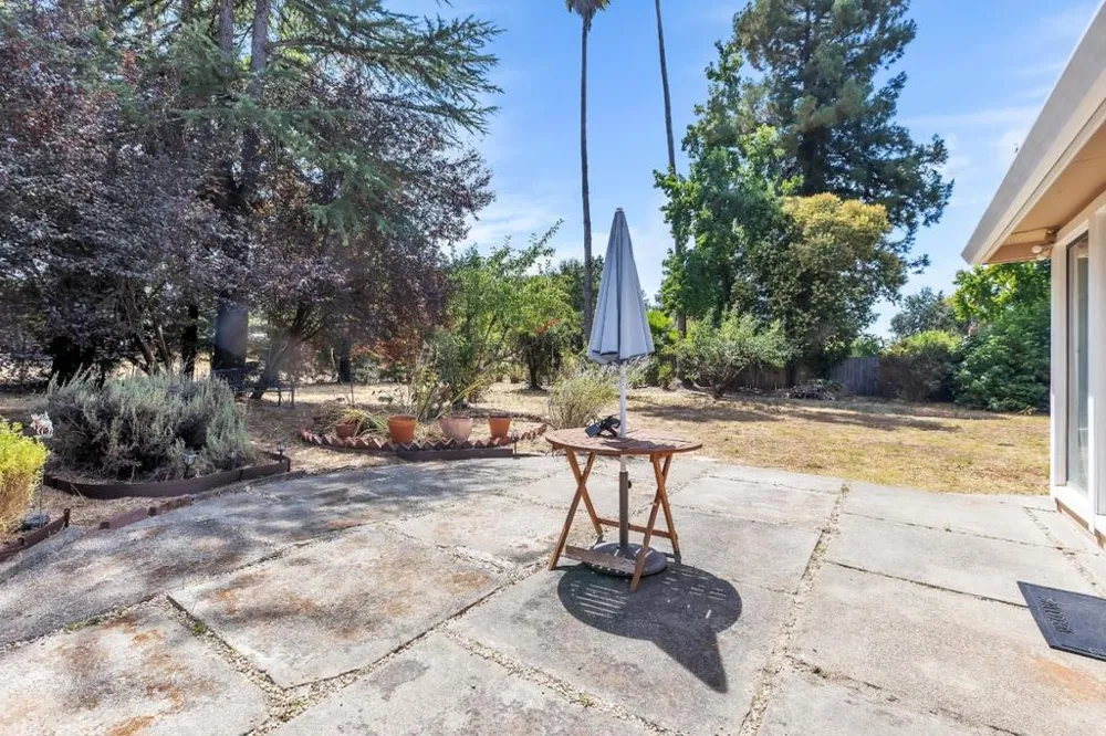 533 Hart Lane Sebastopol, CA 95472