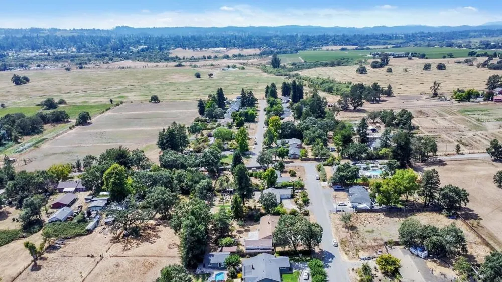 533 Hart Lane Sebastopol, CA 95472