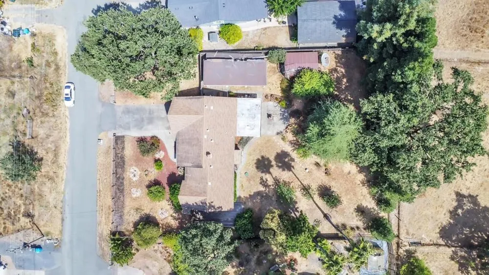 533 Hart Lane Sebastopol, CA 95472