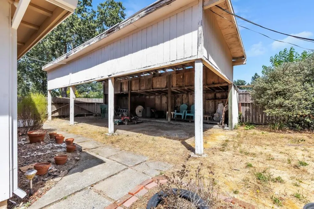 533 Hart Lane Sebastopol, CA 95472