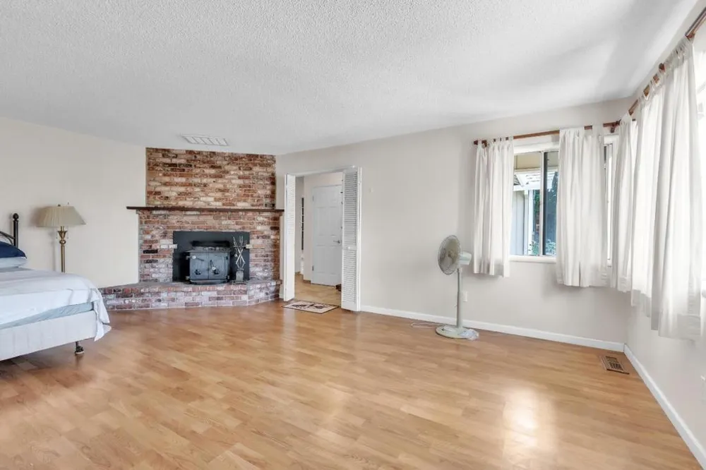 533 Hart Lane Sebastopol, CA 95472