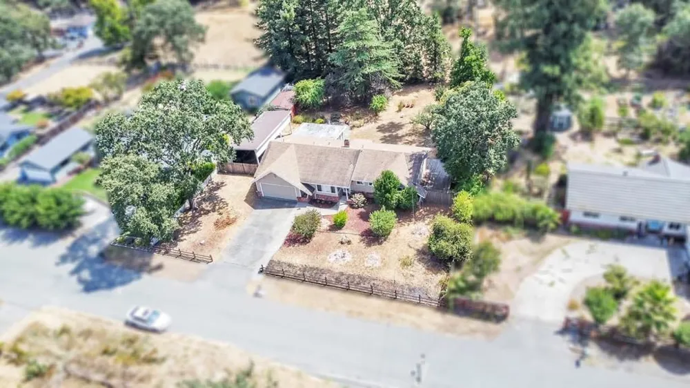 533 Hart Lane Sebastopol, CA 95472