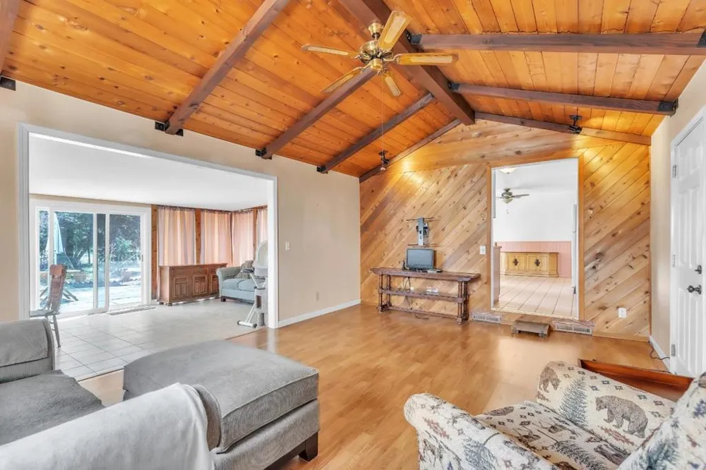 533 Hart Lane Sebastopol, CA 95472