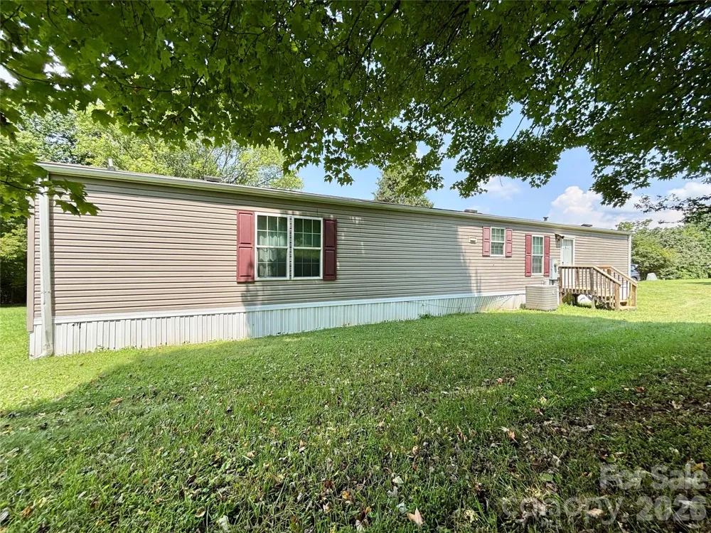 72 S Greenleaf Road Hendersonville, NC 28739