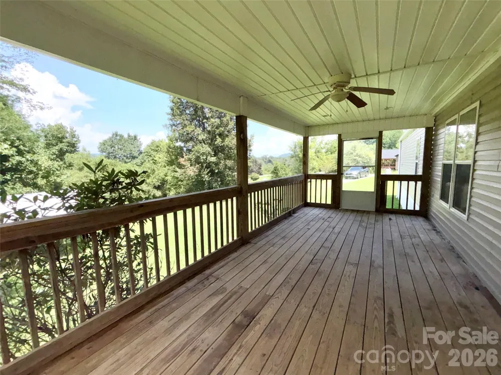 72 S Greenleaf Road Hendersonville, NC 28739