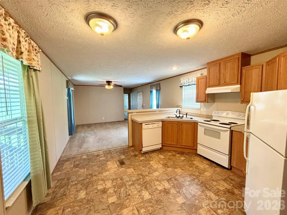72 S Greenleaf Road Hendersonville, NC 28739