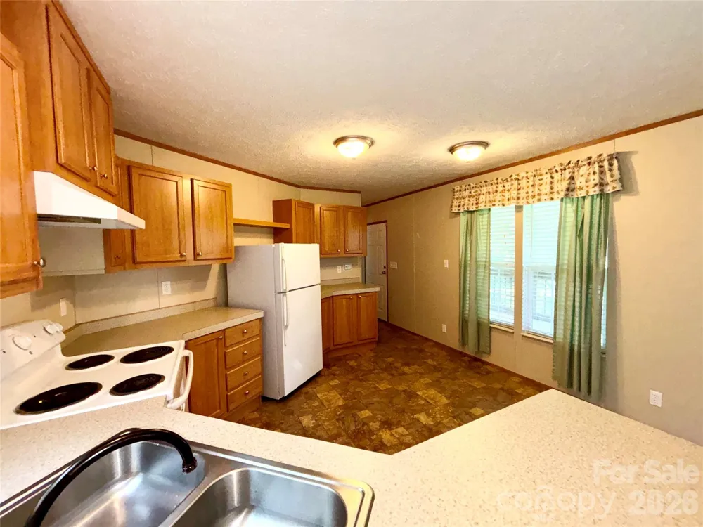 72 S Greenleaf Road Hendersonville, NC 28739