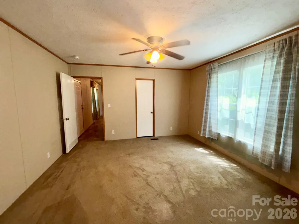 72 S Greenleaf Road Hendersonville, NC 28739