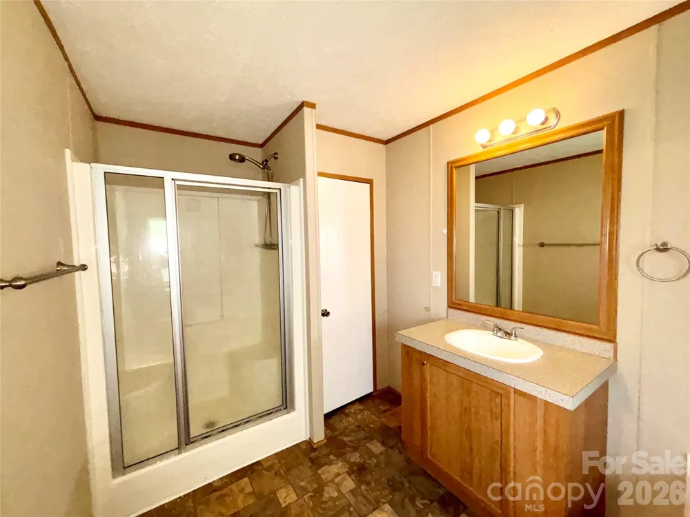 72 S Greenleaf Road Hendersonville, NC 28739