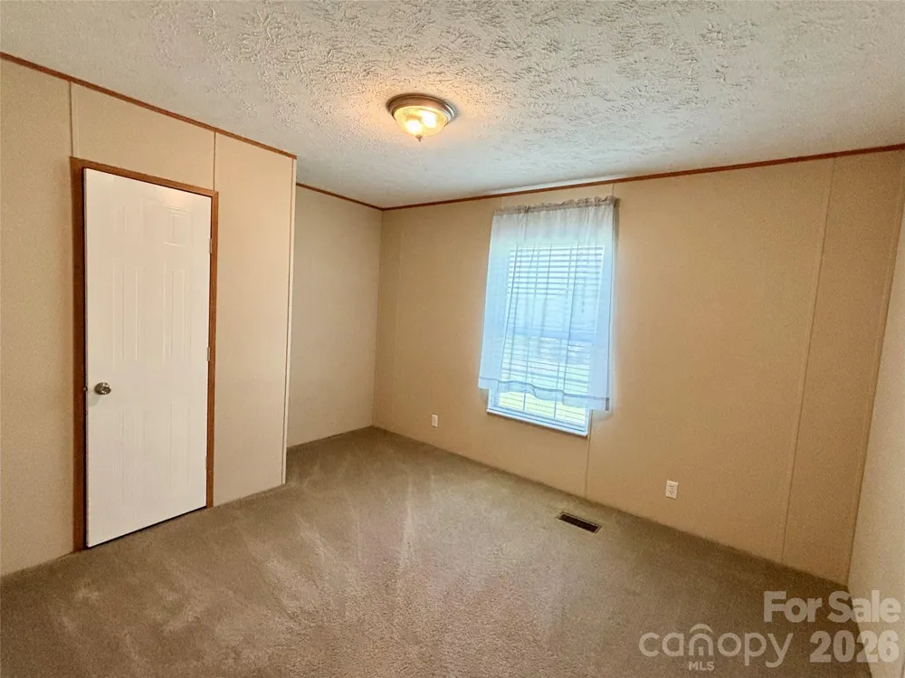 72 S Greenleaf Road Hendersonville, NC 28739