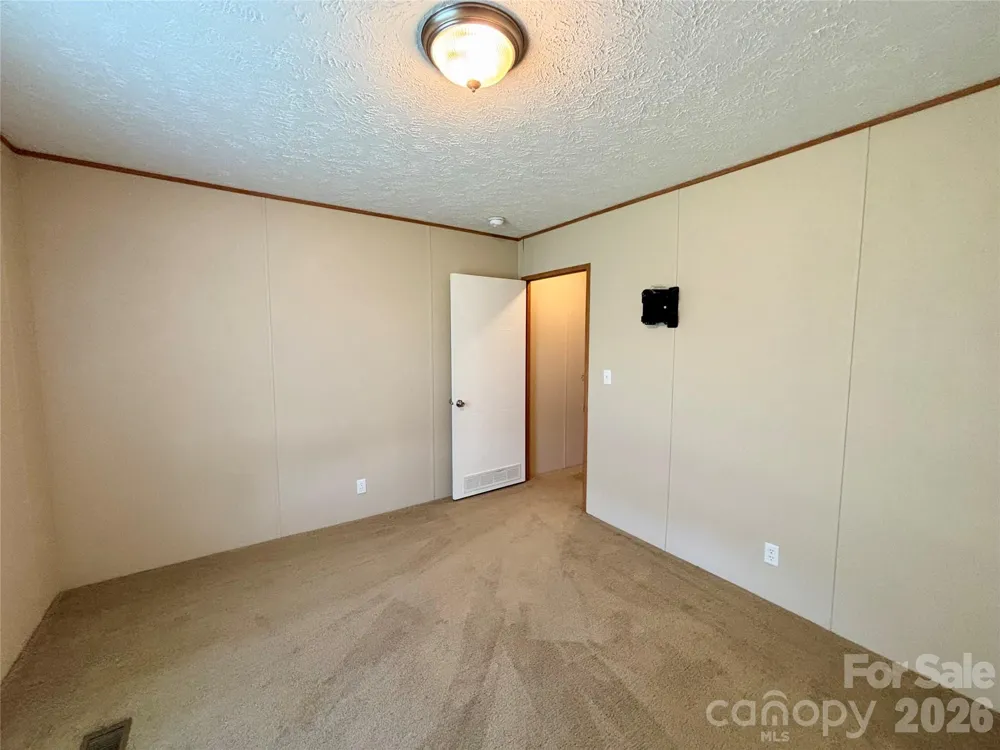 72 S Greenleaf Road Hendersonville, NC 28739