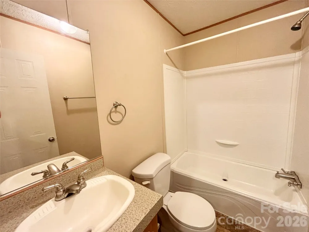 72 S Greenleaf Road Hendersonville, NC 28739