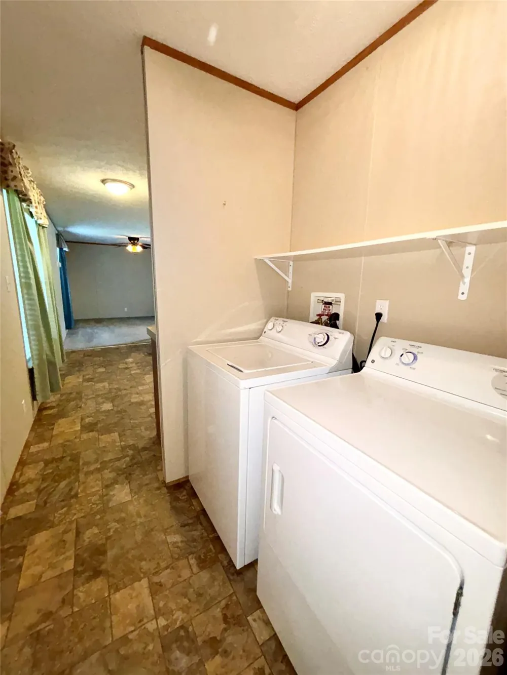 72 S Greenleaf Road Hendersonville, NC 28739