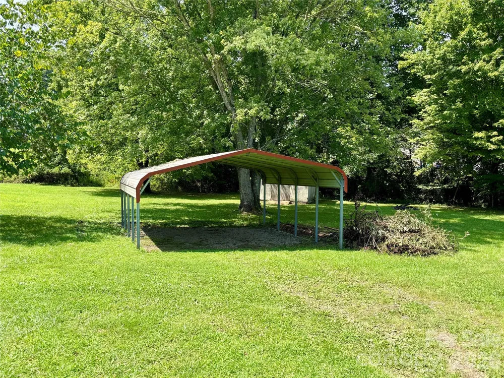 72 S Greenleaf Road Hendersonville, NC 28739