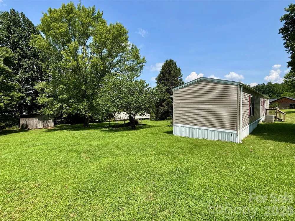 72 S Greenleaf Road Hendersonville, NC 28739