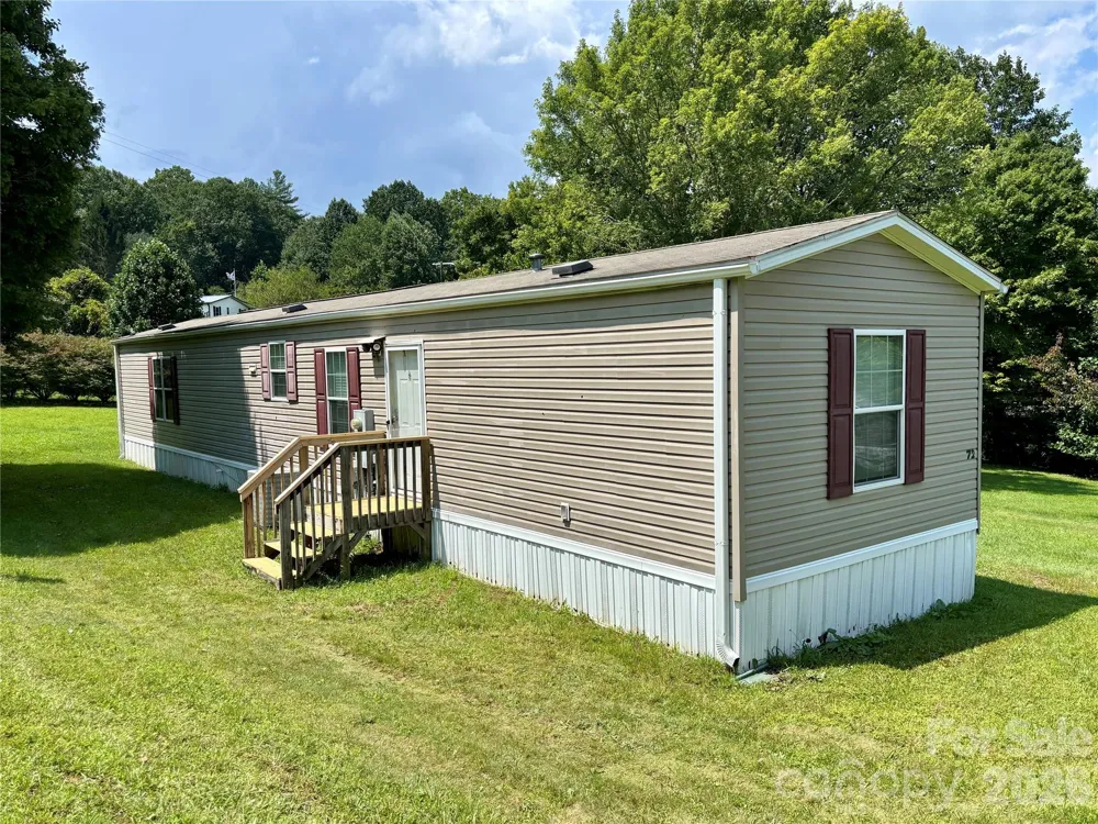 72 S Greenleaf Road Hendersonville, NC 28739