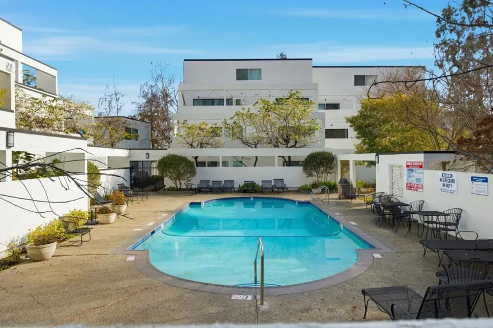1919 Alameda De Las Pulgas #14 San Mateo, CA 94403