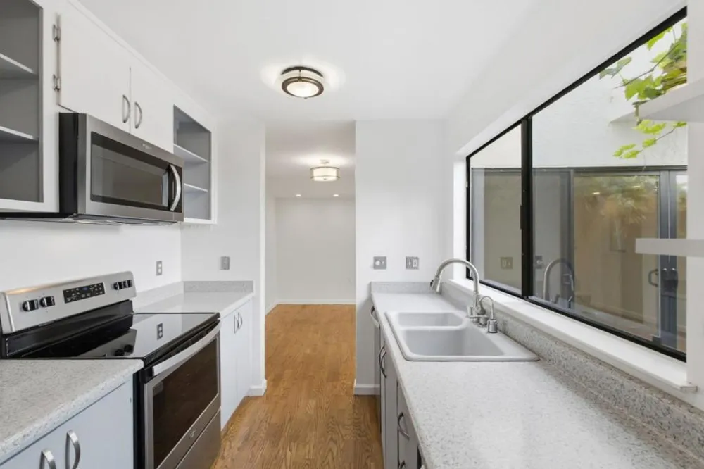 1919 Alameda De Las Pulgas #14 San Mateo, CA 94403