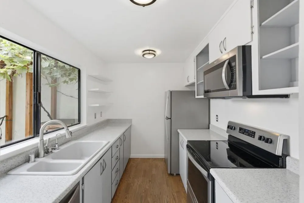 1919 Alameda De Las Pulgas #14 San Mateo, CA 94403